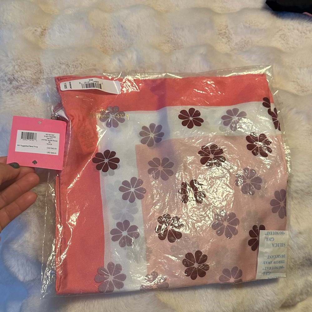 Kate Spade NWT Pink and SILK White Floral Scarf